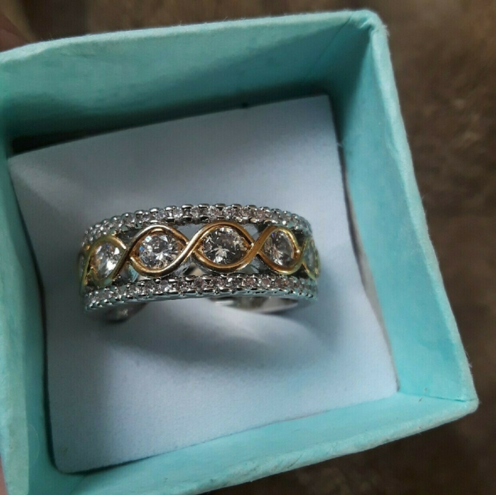 WEDDING/ENGAGEMENT RING NEW TWO TONE 925s SILVER RING 8
